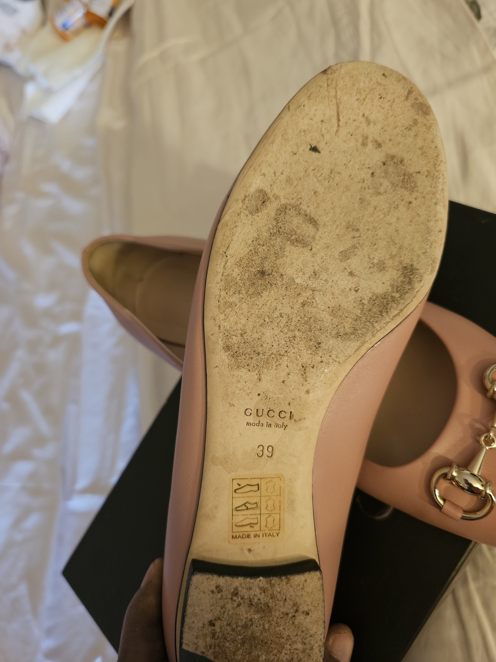 Gucci Dusty Pink Leather Slip-On Flats with Gold Chain - Picture 6 of 6